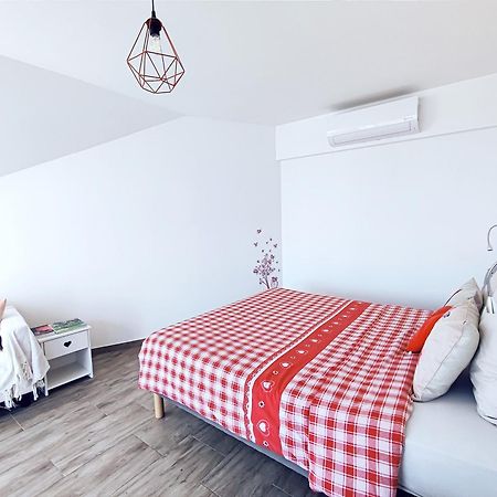 Janea Deep Red House Vila Reichsfeld Exterior foto